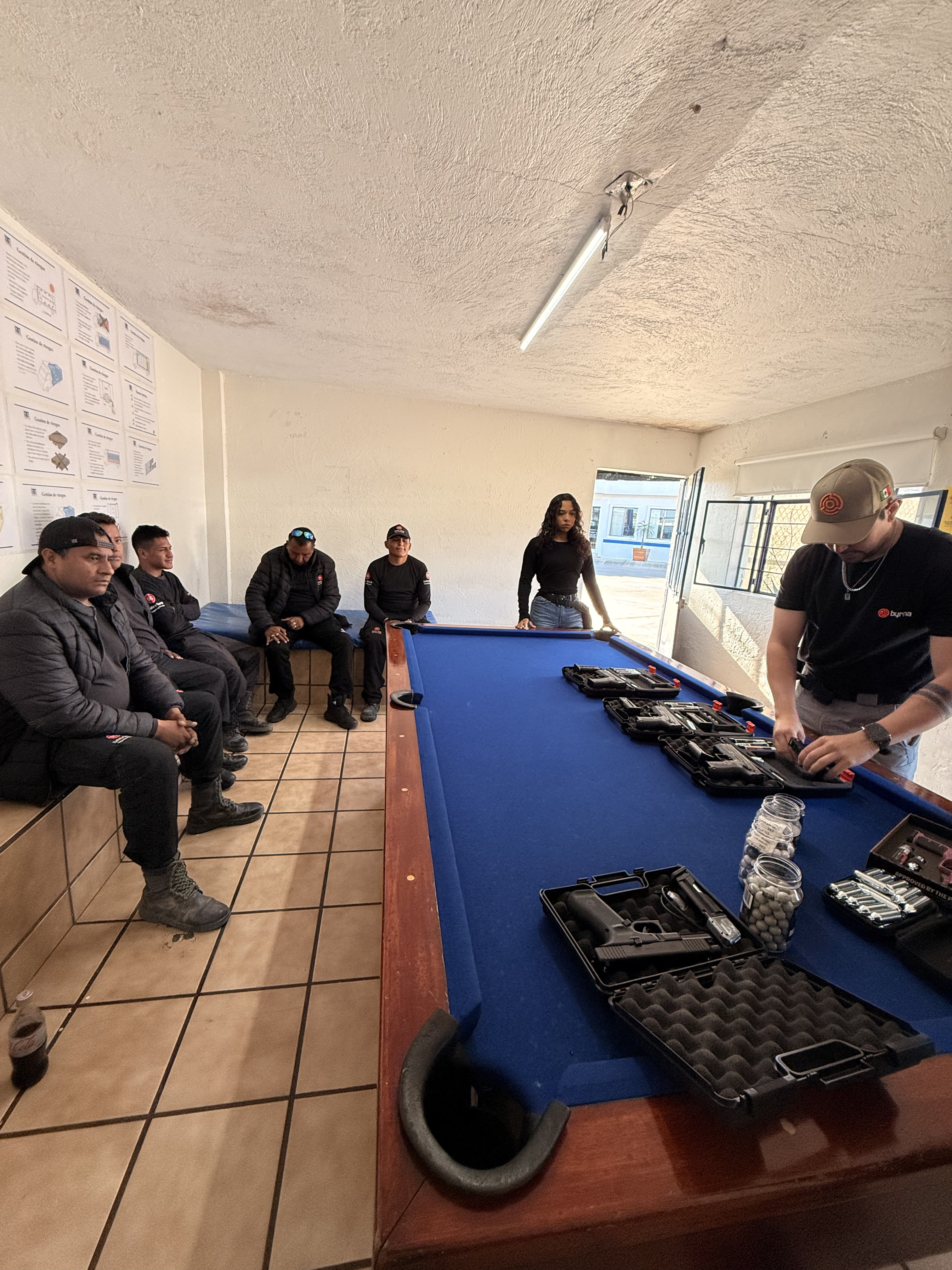 Curso de equipamiento Byrna con el equipo Safety Corp